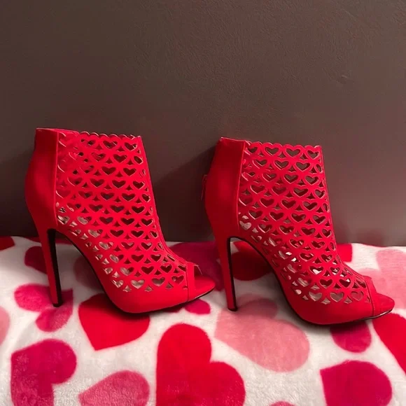 Heart Booties - Picture 1 of 5